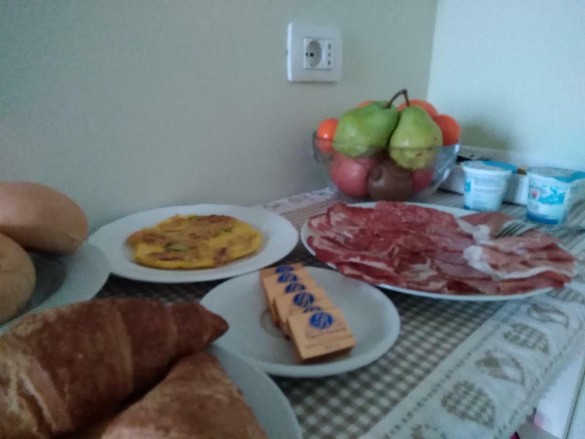 Il Vicolo 48 Bed & Breakfast Pesaro Bagian luar foto