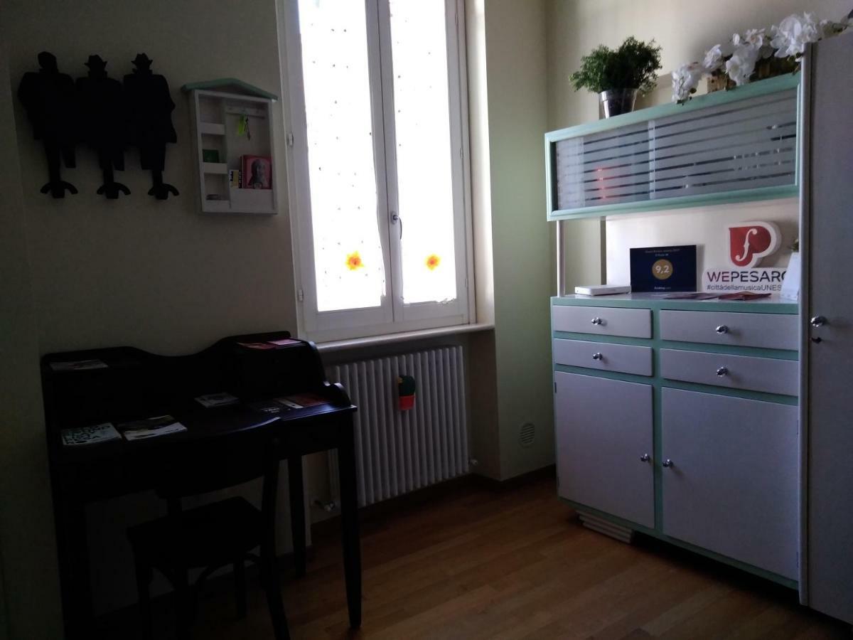 Il Vicolo 48 Bed & Breakfast Pesaro Bagian luar foto